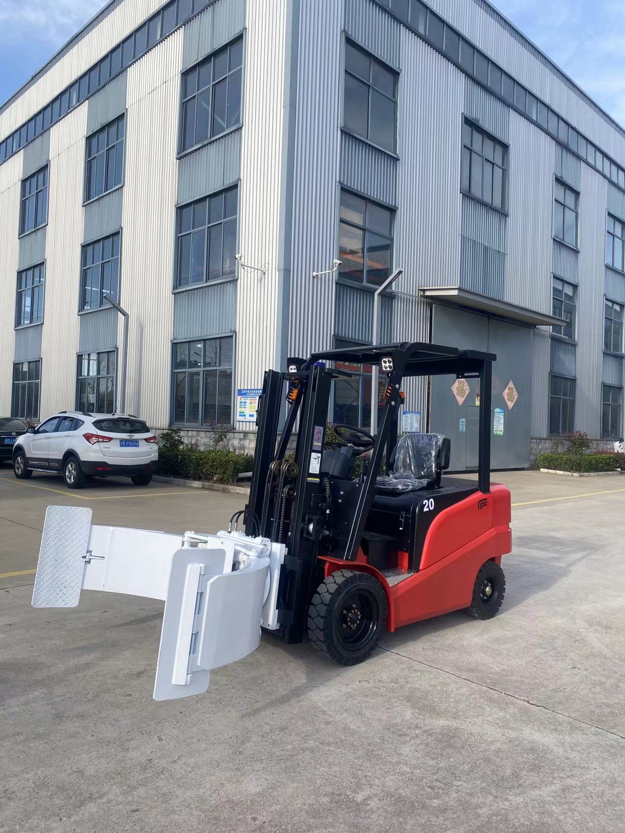 2 Ton 3 Ton 4 Wheel Electric Forklift Truck With Paper Roll Clamp Attachment