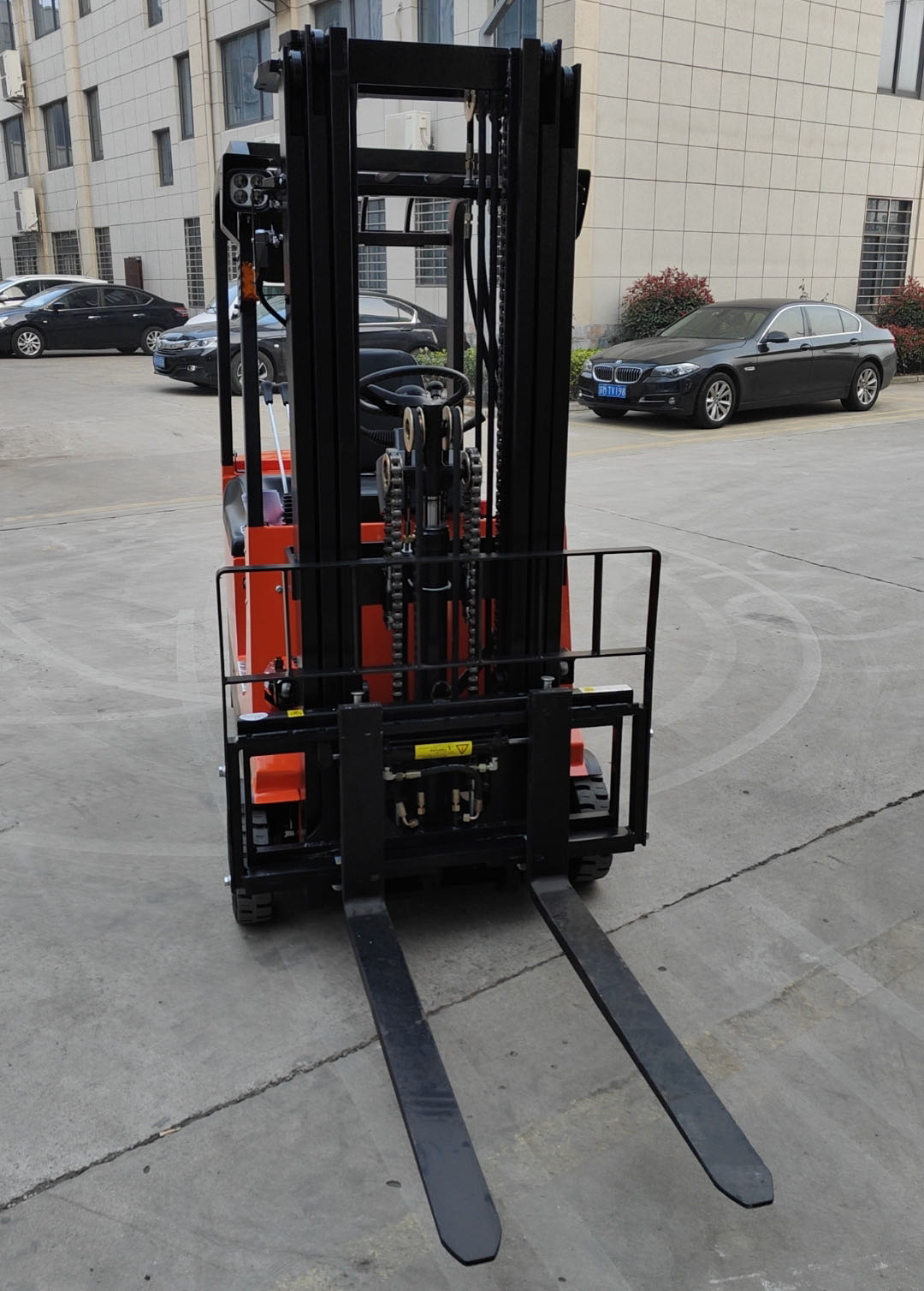 Counterbalanced 3-wheel front drive electric forklift truck with CE certificate for narrow aisles