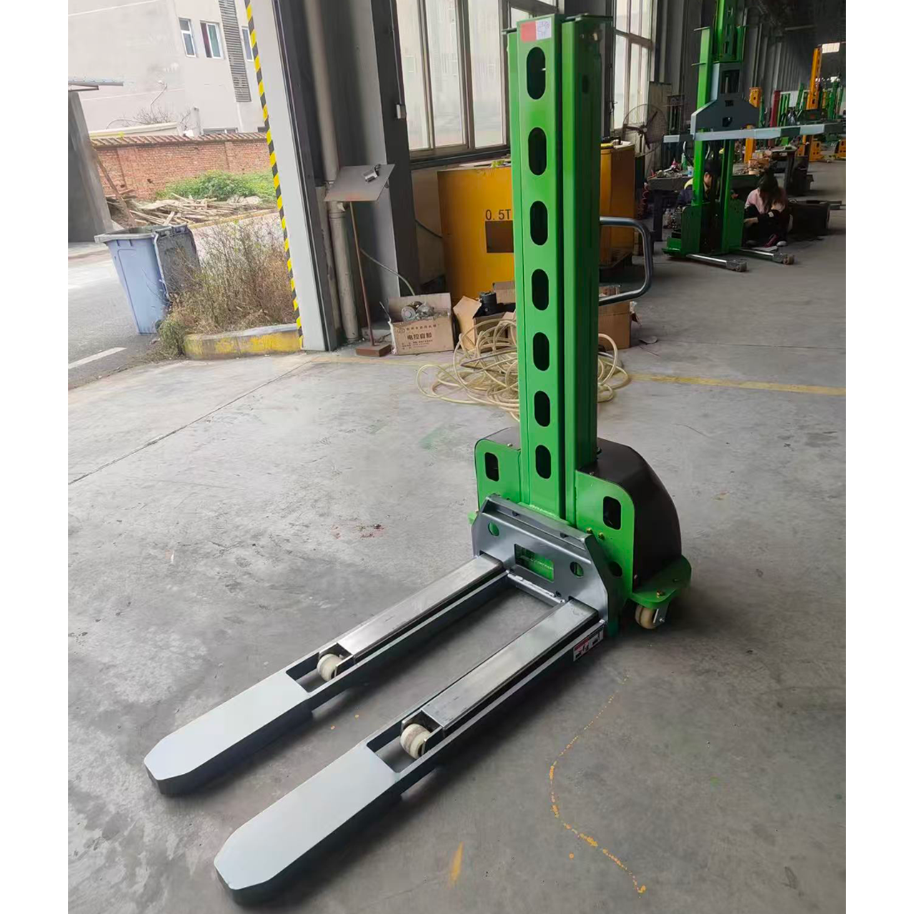 Wholesale Electric Self-Loading Stacker Truck 500/700/1000kg Multiple Capacity Choices Lithium Battery Remote Control