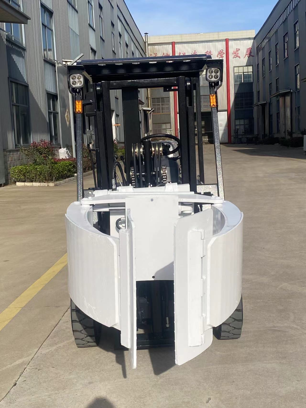 2 Ton 3 Ton 4 Wheel Electric Forklift Truck With Paper Roll Clamp Attachment