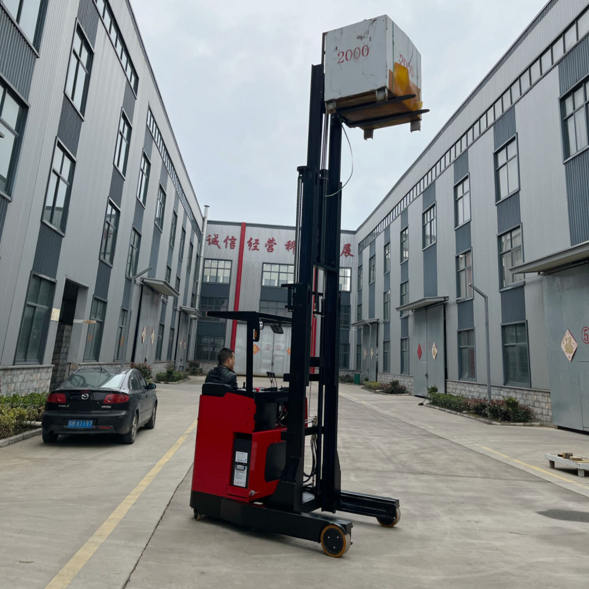 Lifting height 5 m 24 V 280 Ah battery Electric reach Truck forklift 1500 kg loading